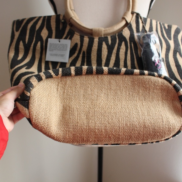 Essentia, Jute Tote with Tassel - Picture 5 of 8